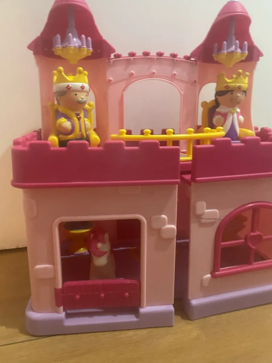 Kids castle playset - Image 3