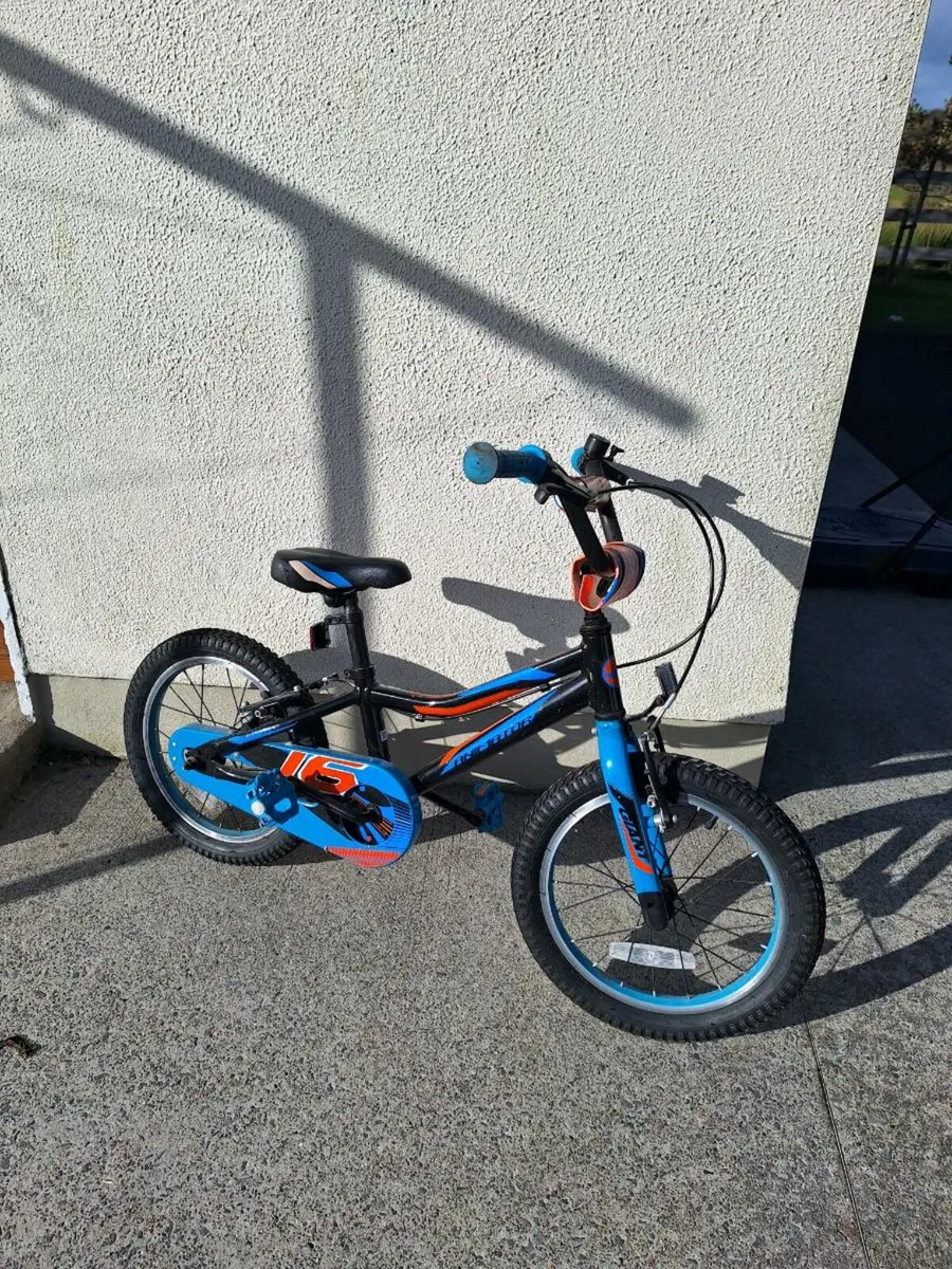 Giant Animator F/W 16 Kids Bike Black Blue - Image 1