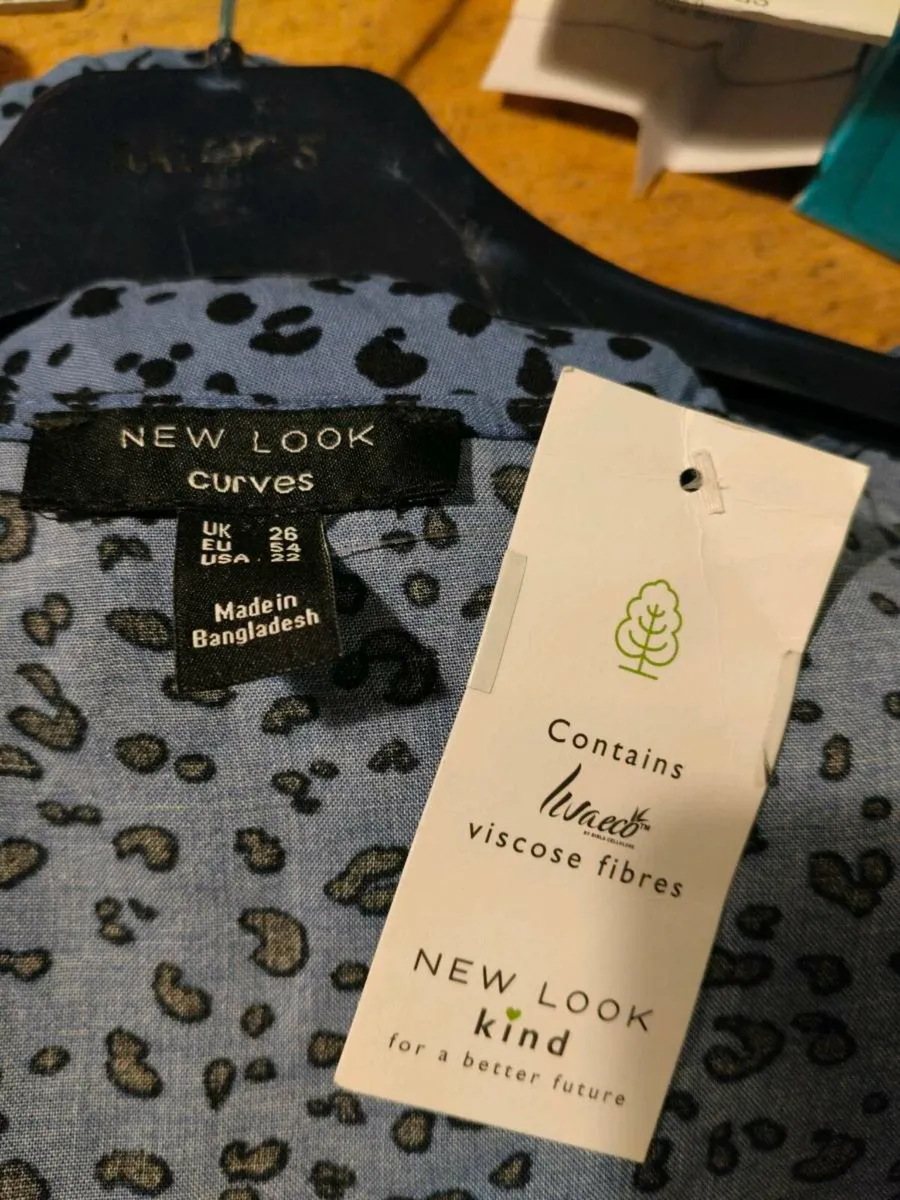 Ladies New look Curves dress, new with tags - Image 4