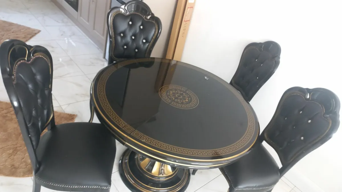 Table and 4 chairs - Image 2