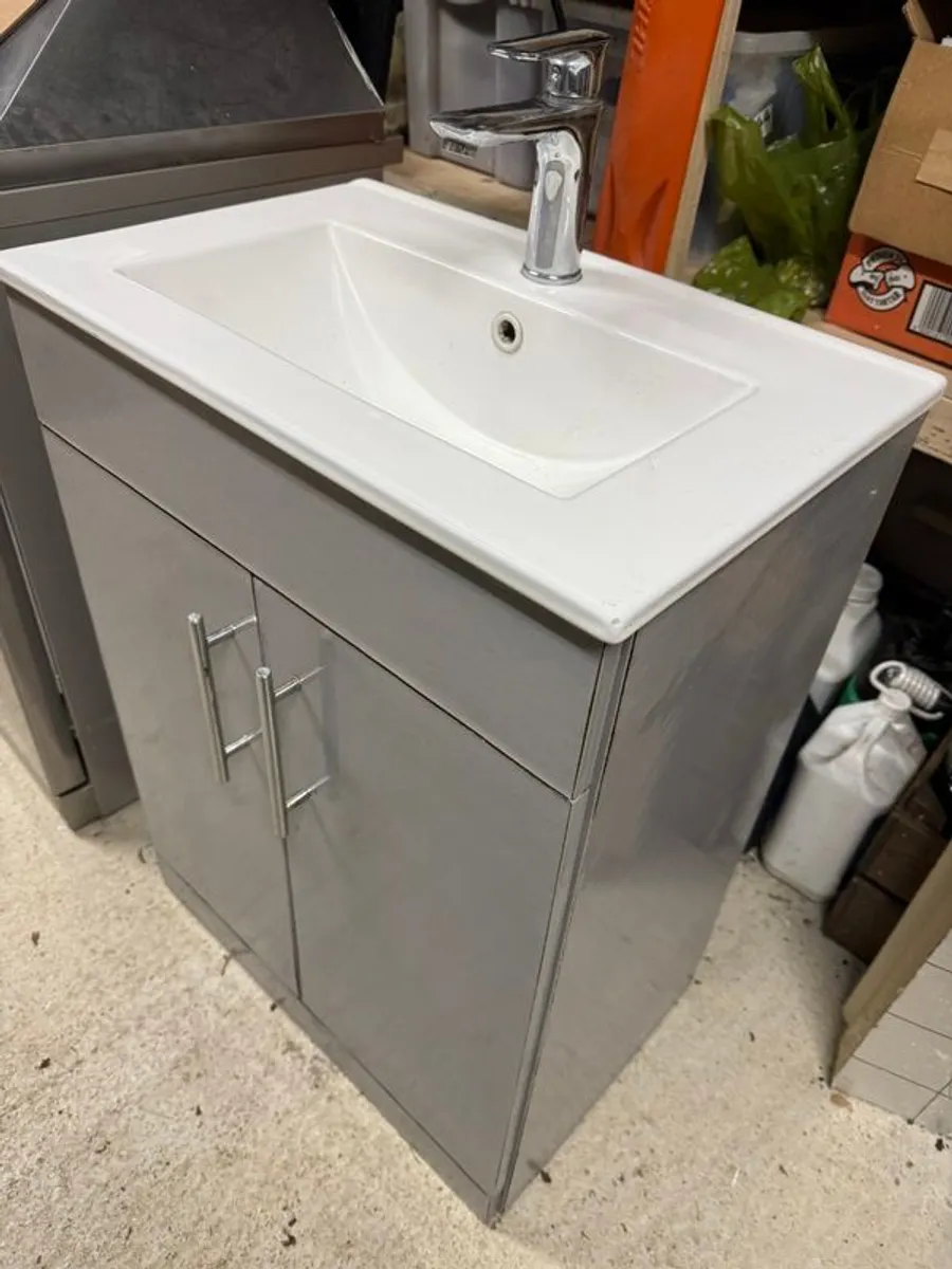 Bathroom Sink - Image 2