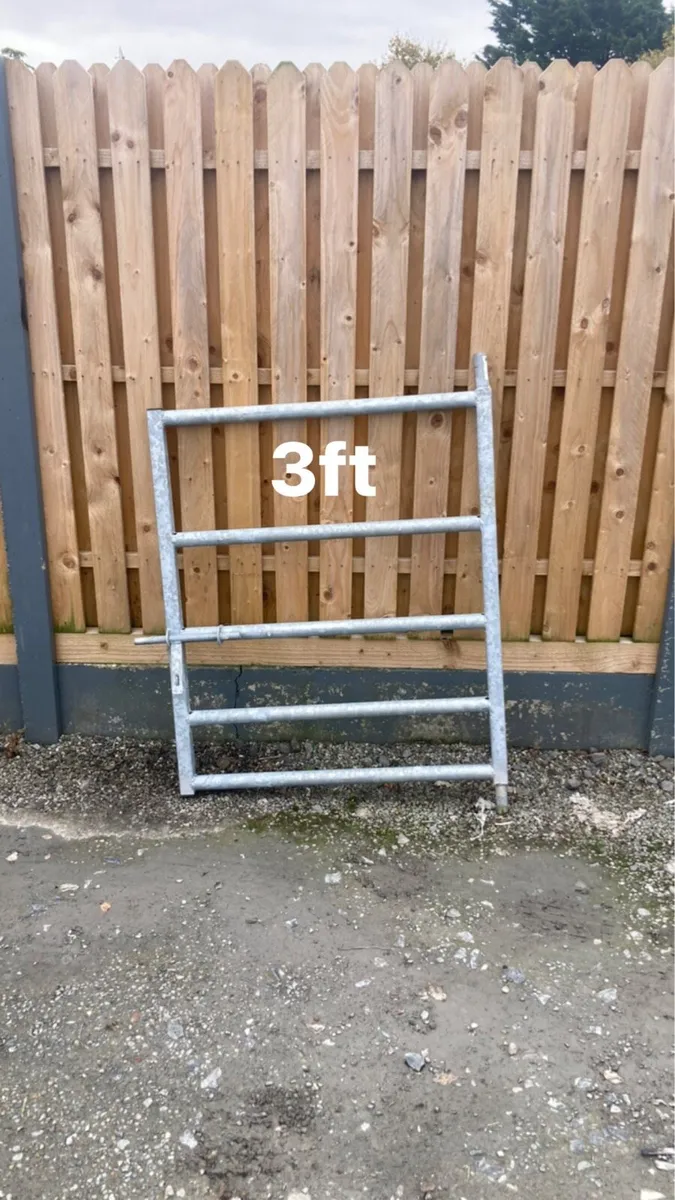 Selection of farm gates, 6 gates job lot - Image 1