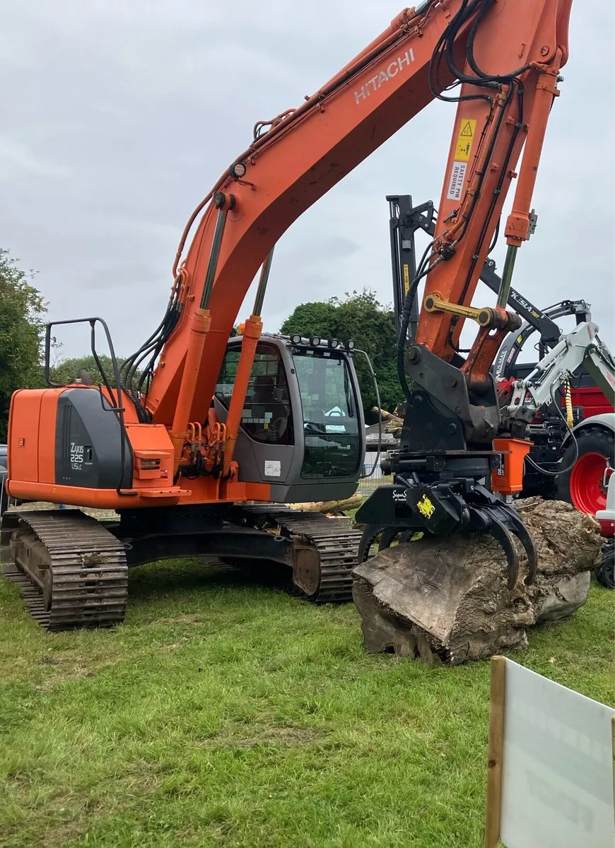 Hitachi ZX225-1 Grab Saw piped - Image 1