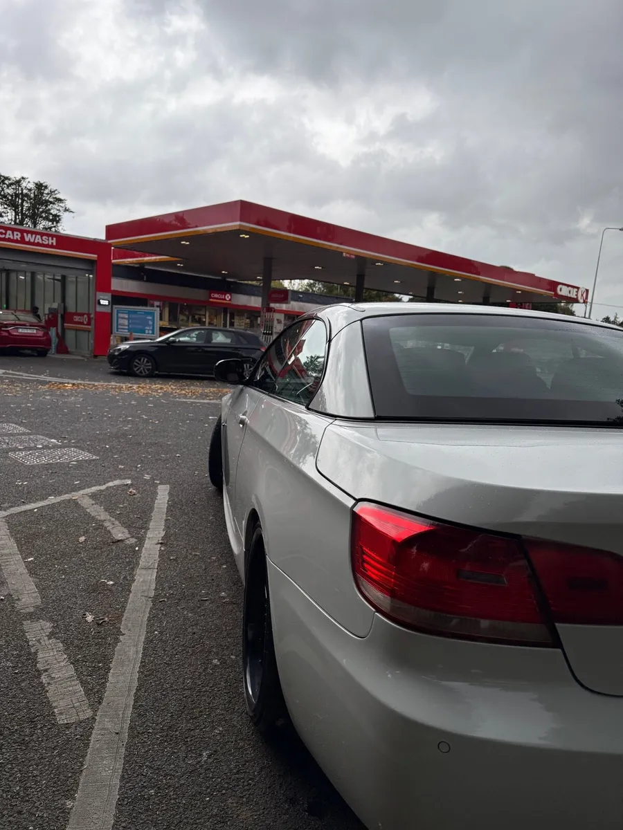 Bmw e93 330i - Image 3