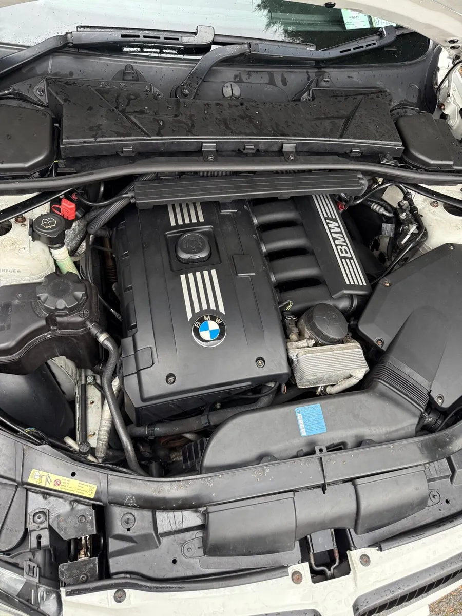 Bmw e93 330i - Image 4