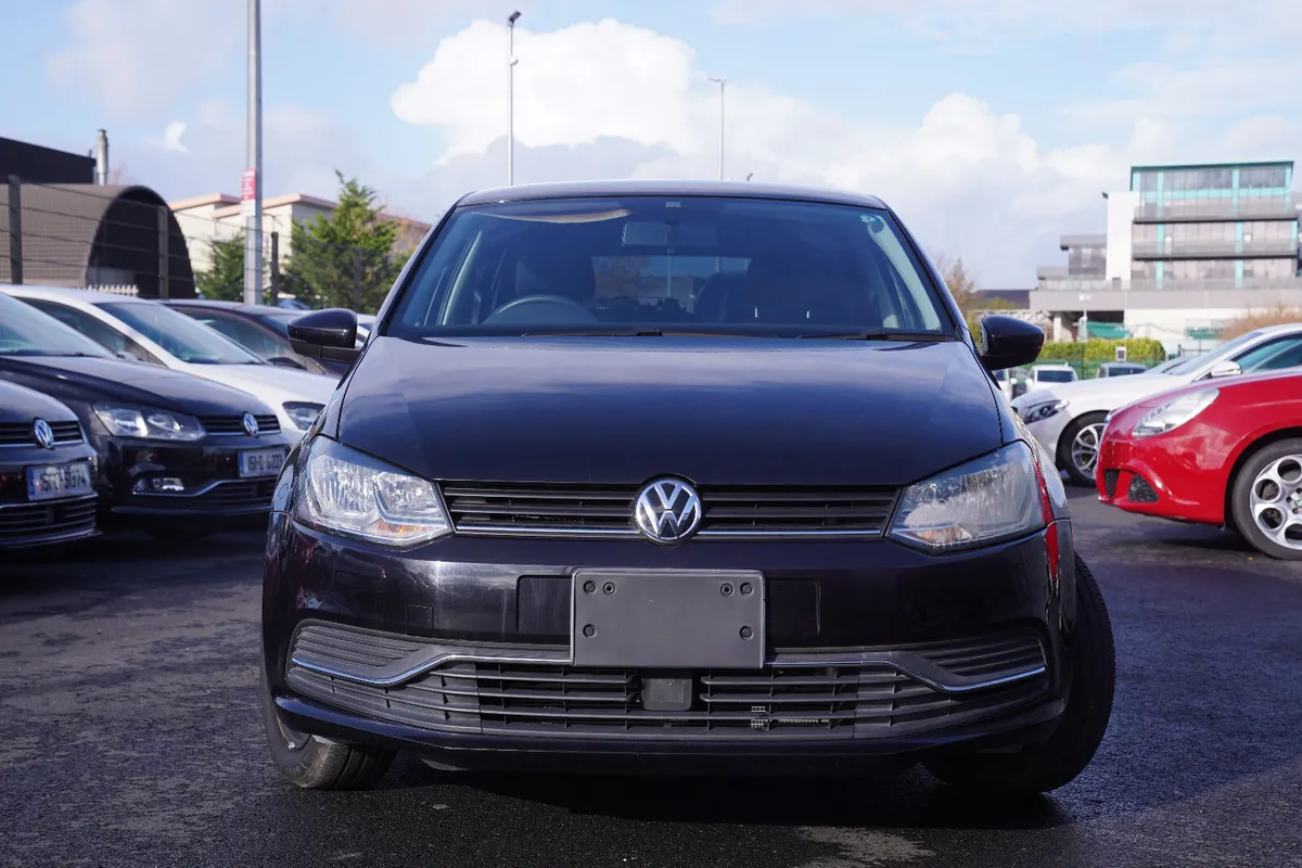 VOLKS WAGON POLO 2016 BLACK LOW MILLIAGE - Image 2