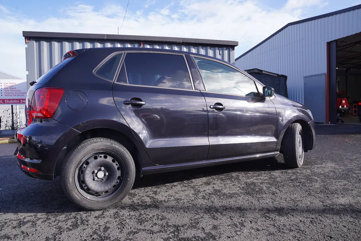 VOLKS WAGON POLO 2016 BLACK LOW MILLIAGE - Image 4