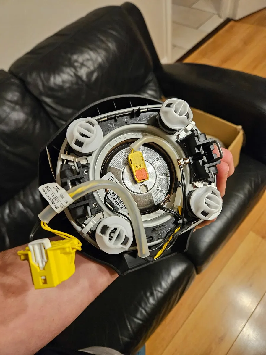 Mk 6 2012 Steering Wheel & Airbag - Image 3