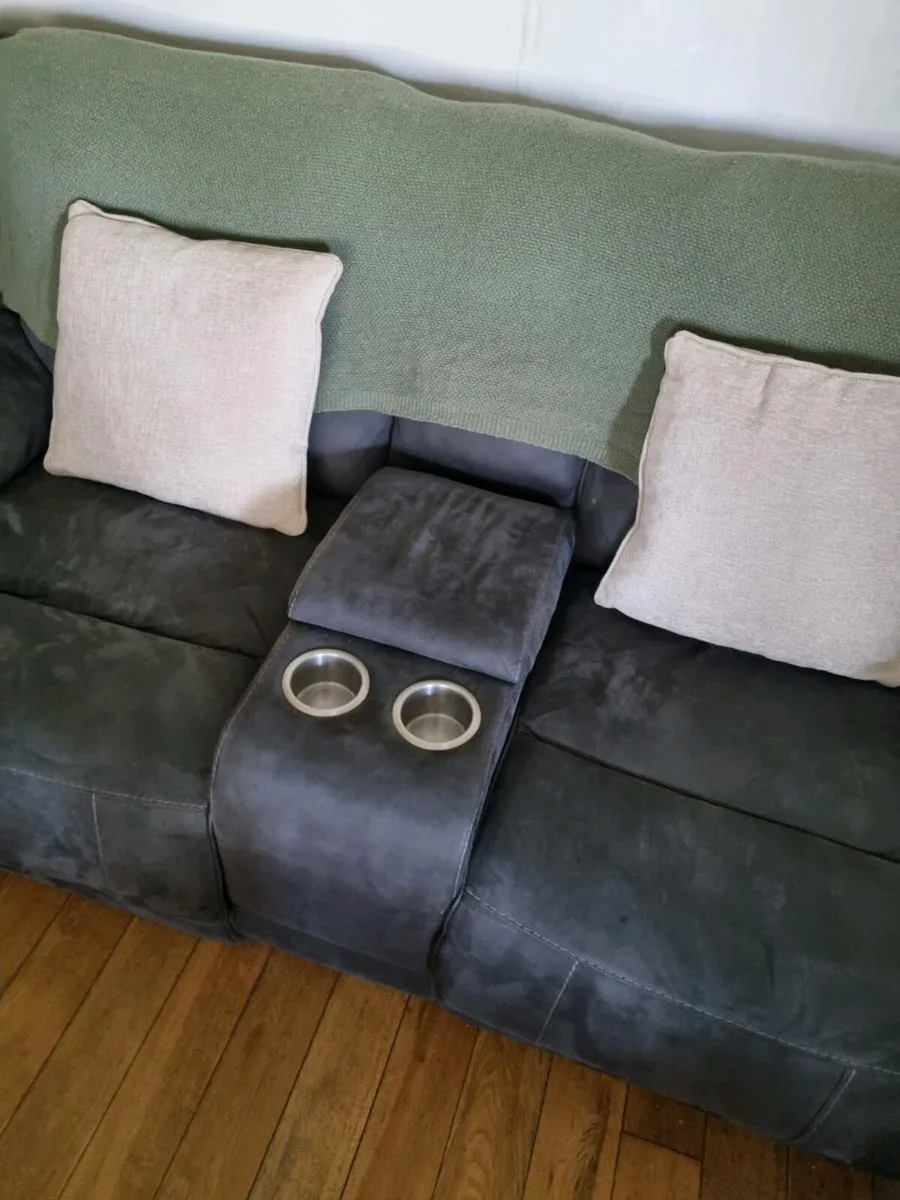 3 + 2 reclying couch - Image 1