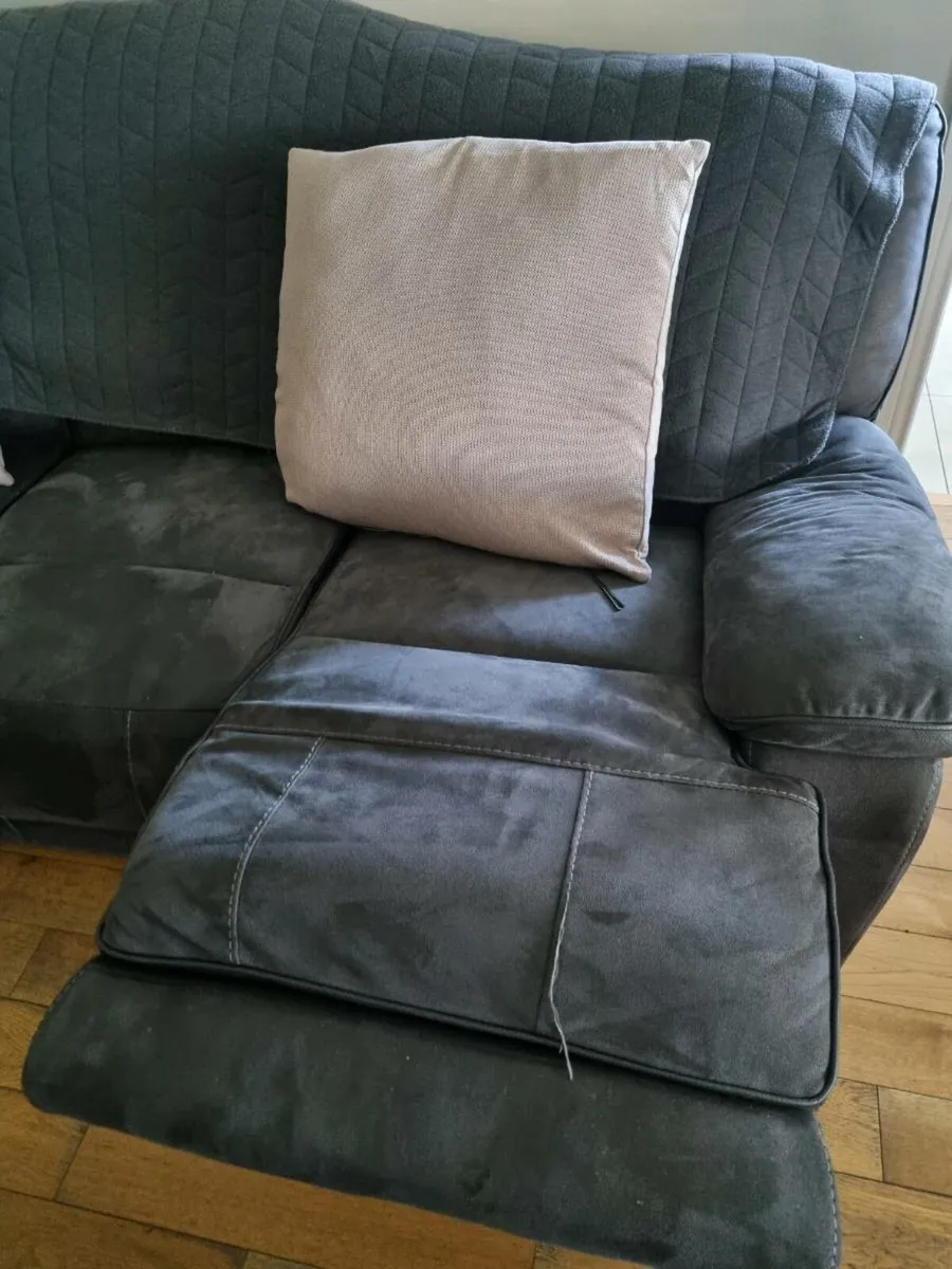 3 + 2 reclying couch - Image 2
