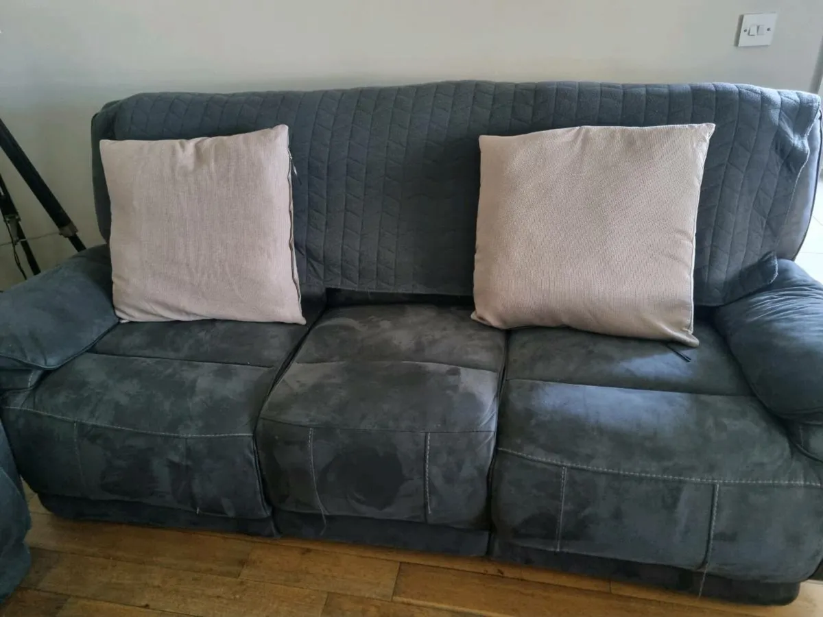 3 + 2 reclying couch - Image 3