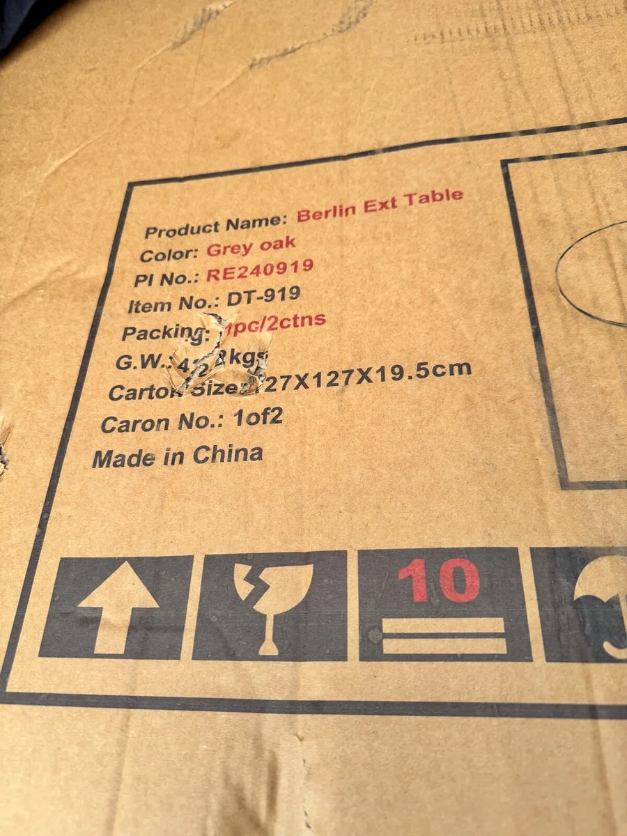 Oak Extending Round Dining Table 1.2 to 1.6m - Image 3