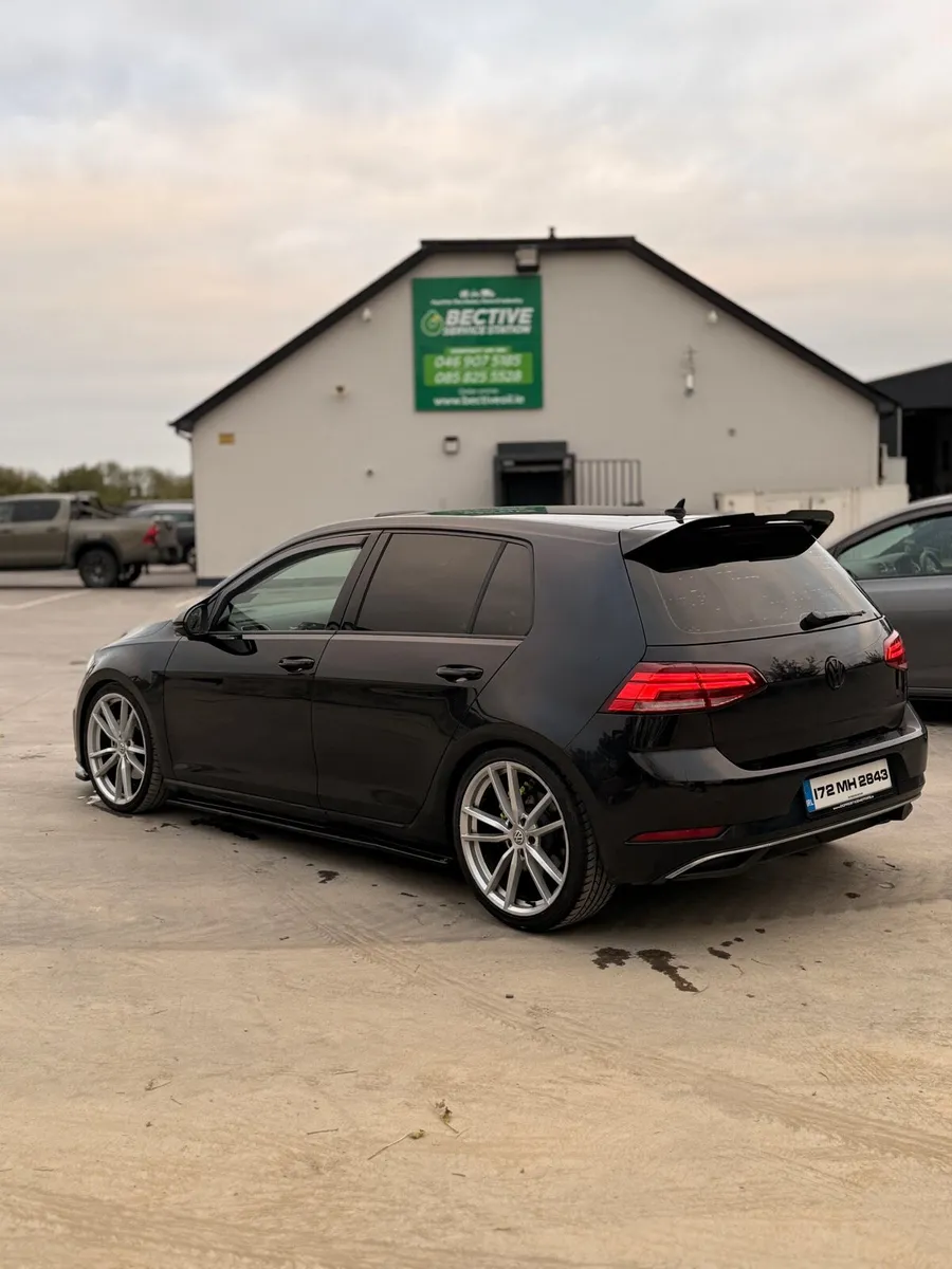 Volkswagen Golf 2017 1.6 TDI MANUAL LOW KM - Image 3