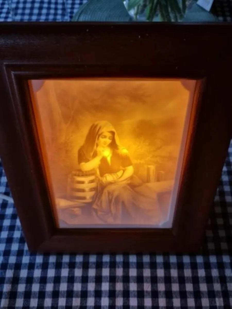 Belleek backlit picture - Image 1