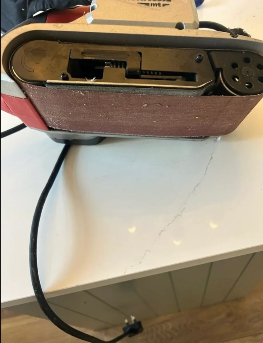 Makita belt sander 4 inch - Image 2