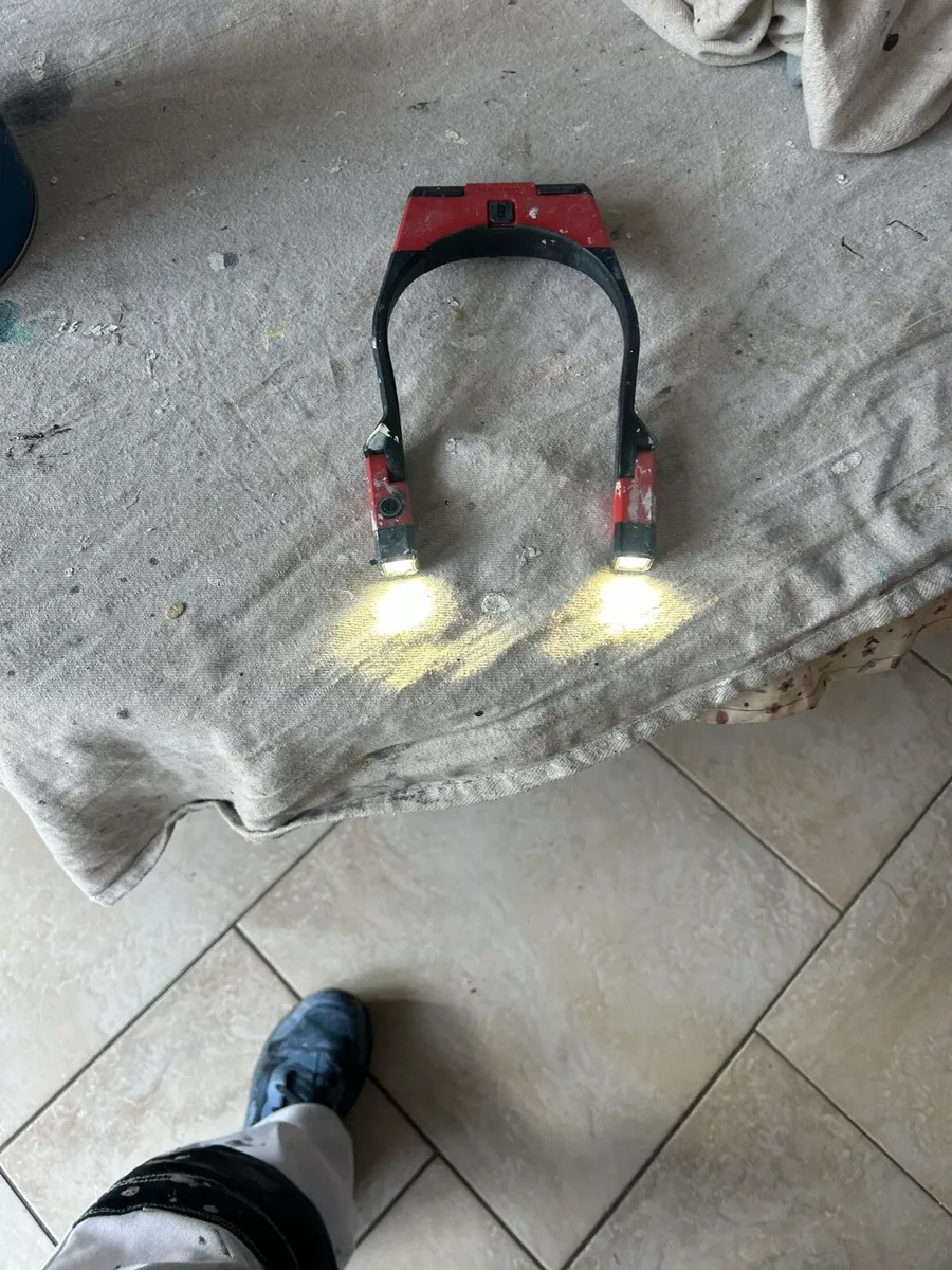 Milwaukee neck light - Image 1