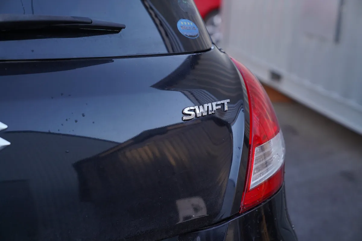 SUZUKI SWIFT 2012 BLACK - Image 9