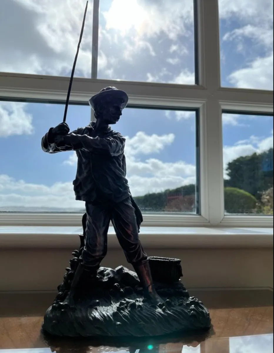 Vintage fisherman sculpture - Image 4