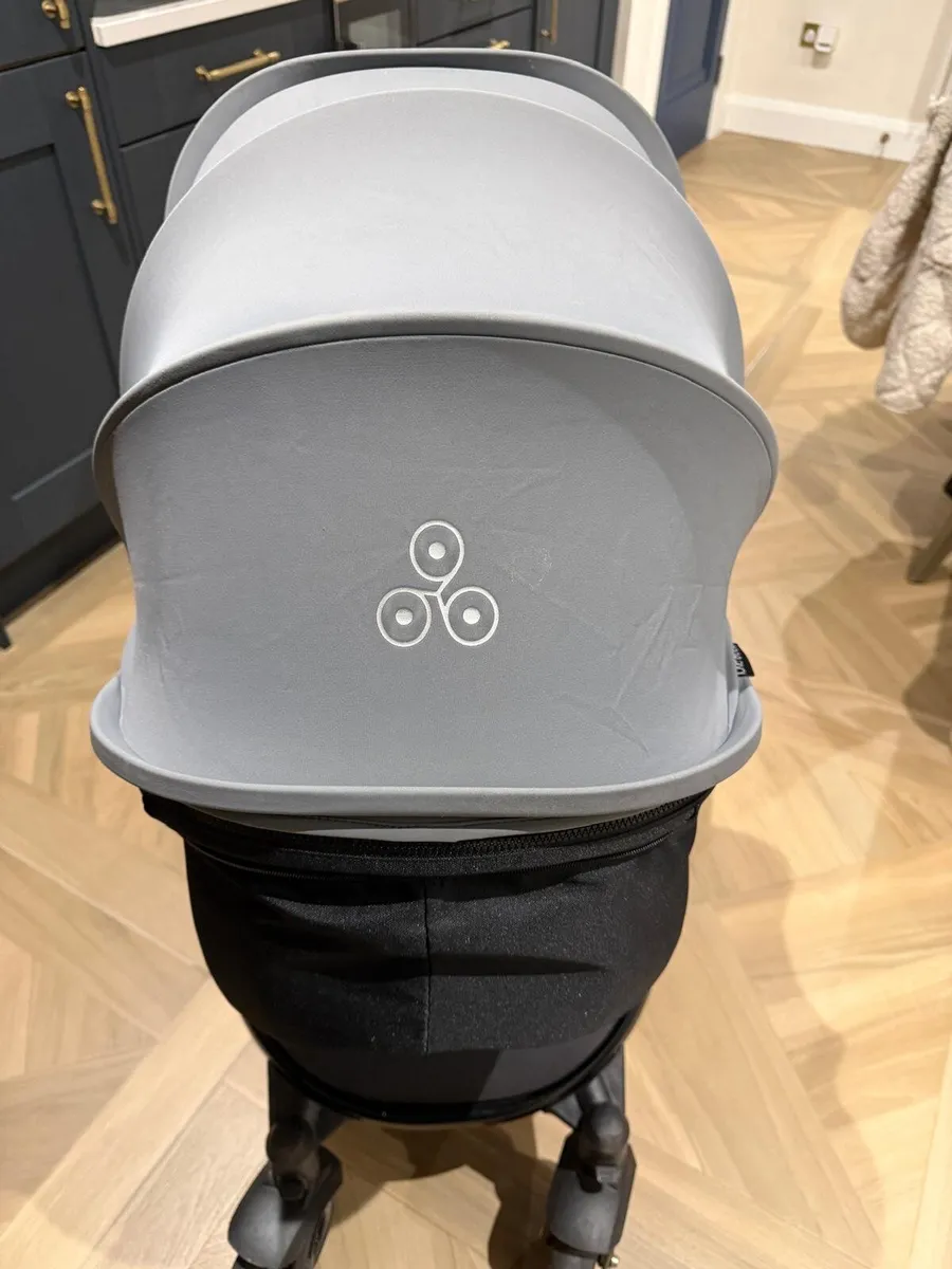 Icklebubba pram and buggy and carseat - Image 1