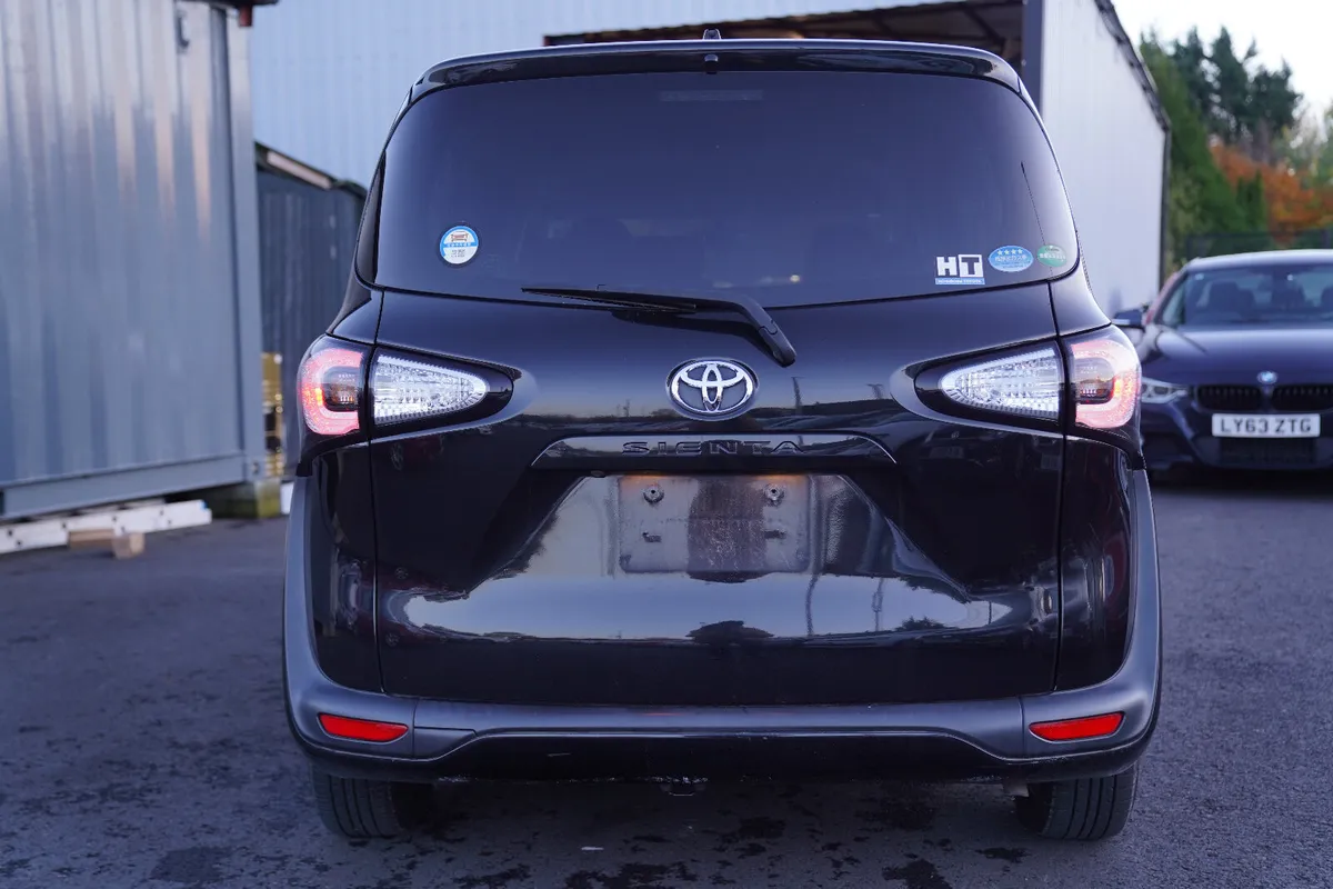 TOYOTA SIENTA 2015 BLACK HYBRID - Image 7