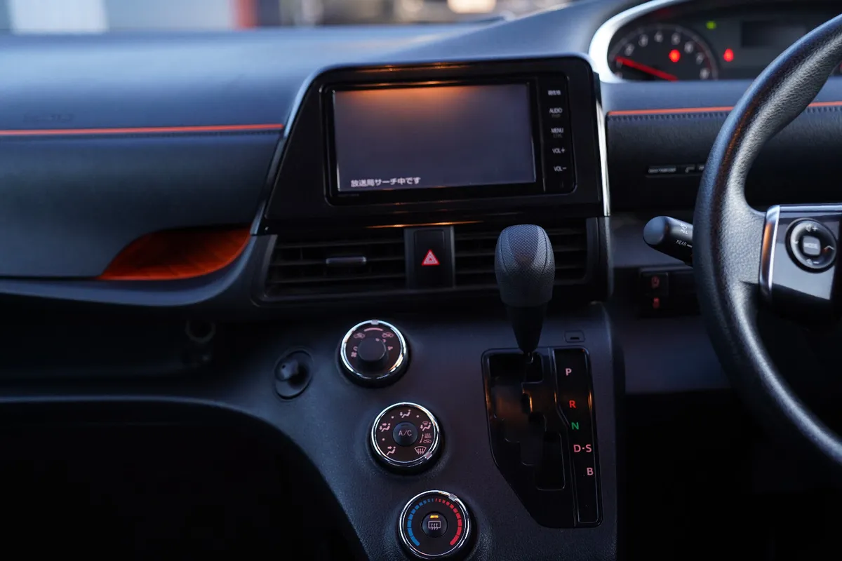 TOYOTA SIENTA 2015 BLACK HYBRID - Image 15