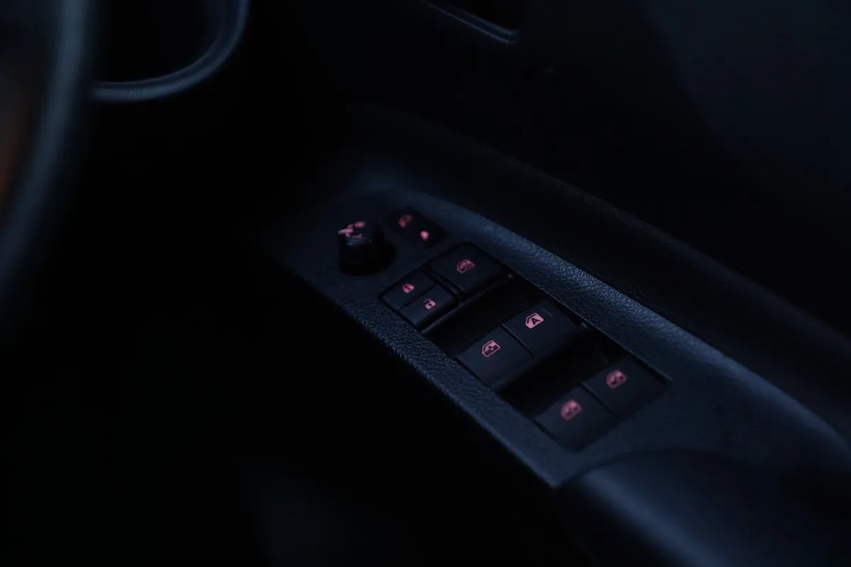 TOYOTA SIENTA 2015 BLACK HYBRID - Image 16