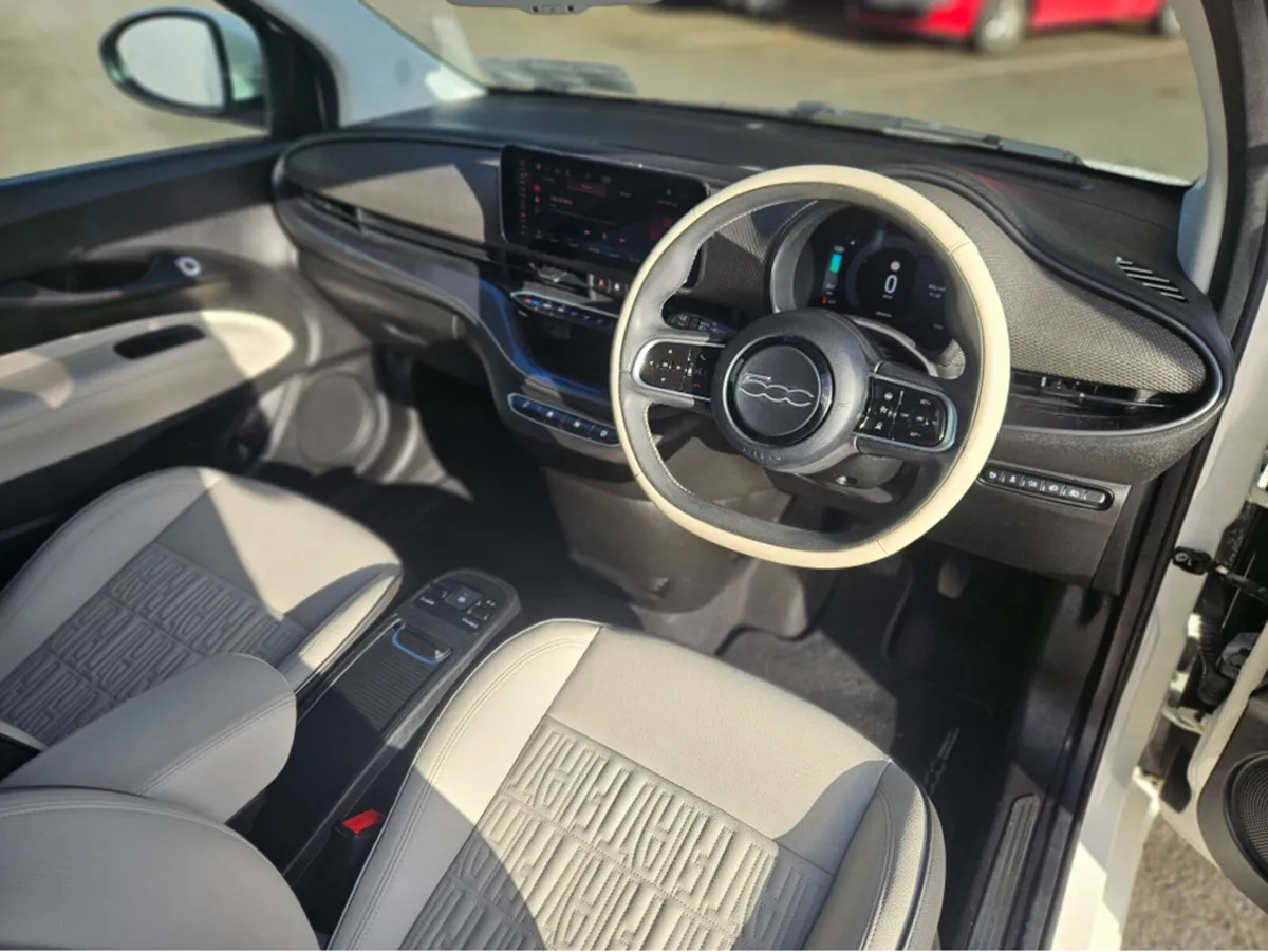 Fiat 500e LA PRIMA 42KWH - Image 3