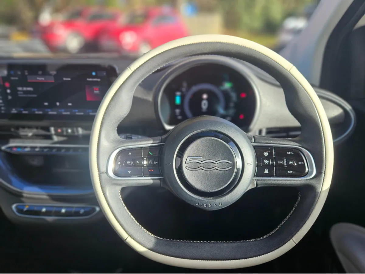 Fiat 500e LA PRIMA 42KWH - Image 4