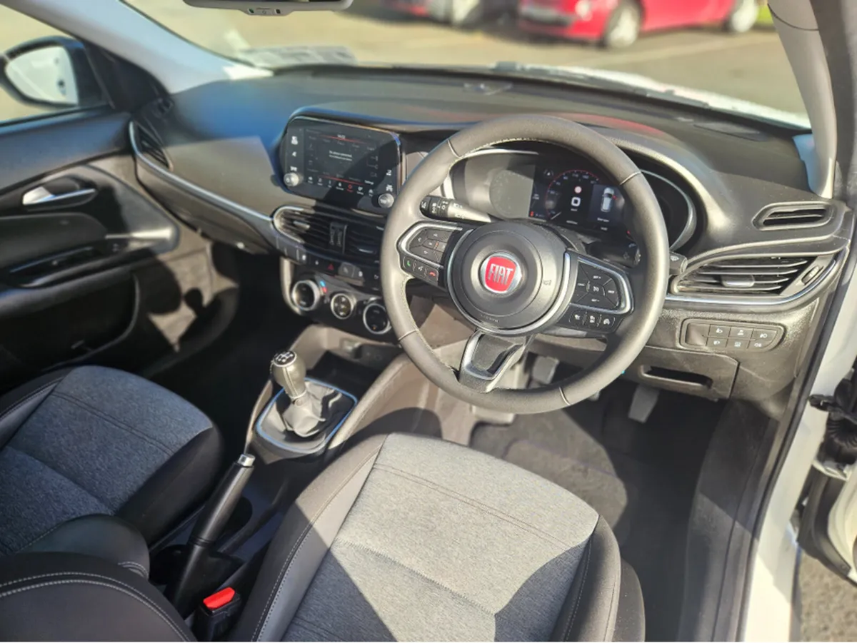 Fiat Tipo CROSS 1.0 100HP 5DR - Image 3