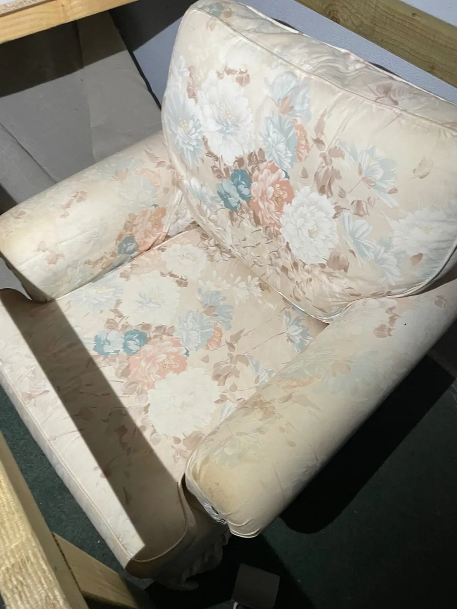 Couch and 2 arm chairs - Image 2