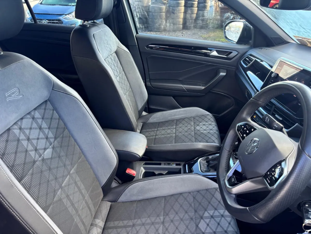 Volkswagen T-Roc R-LINE 1.5 TSI D7F 150 150HP 5DR - Image 4