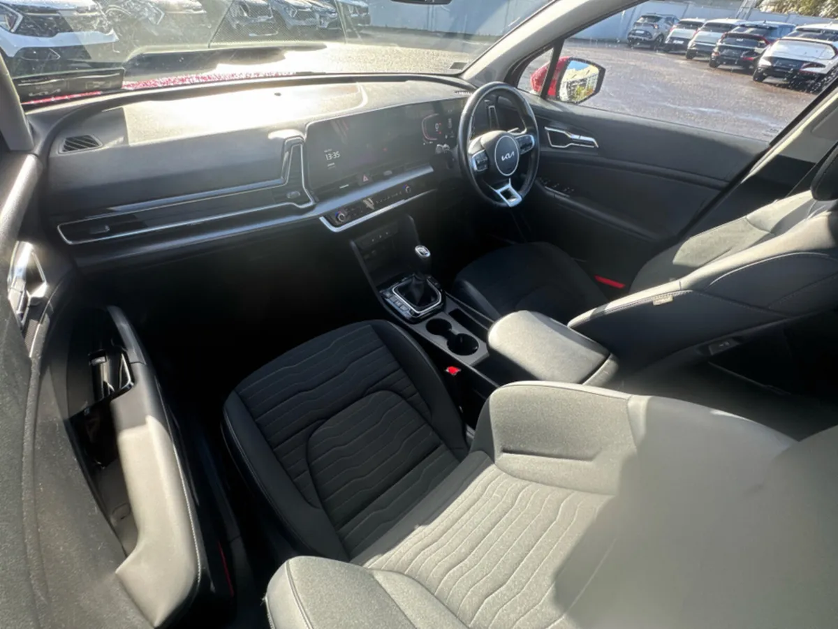 Kia Sportage MANUAL 5DR - Image 4