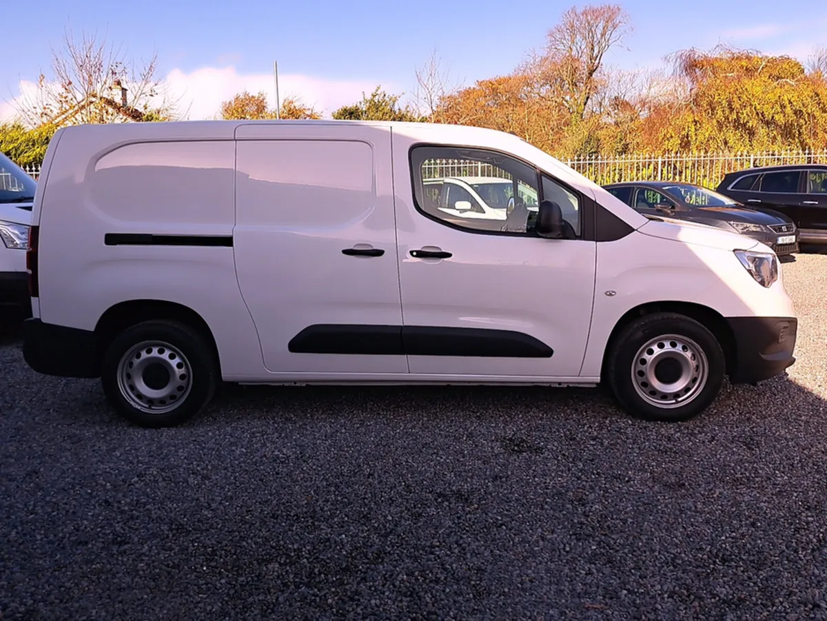 Opel Combo Van L2H1 Spec fully plylined in rear wi - Image 4