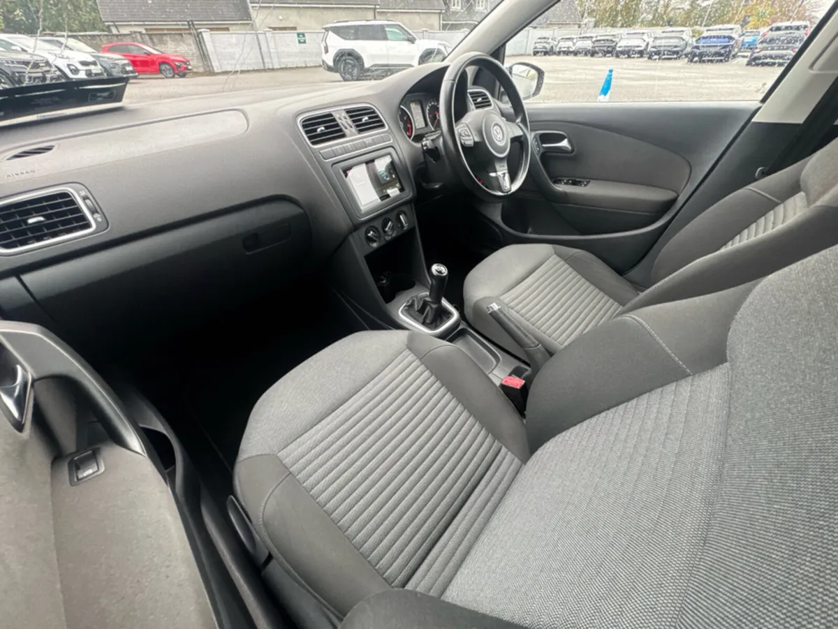 Volkswagen Polo CL 1.2 MANUAL 5SPEED 70BHP 4DR - Image 4