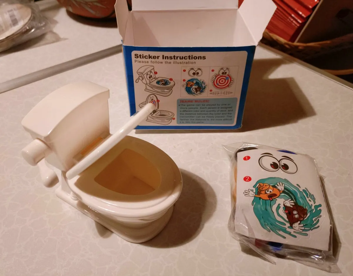 9 PCS, POOP SHOOTER TOILET GAME (NEW). - Image 4