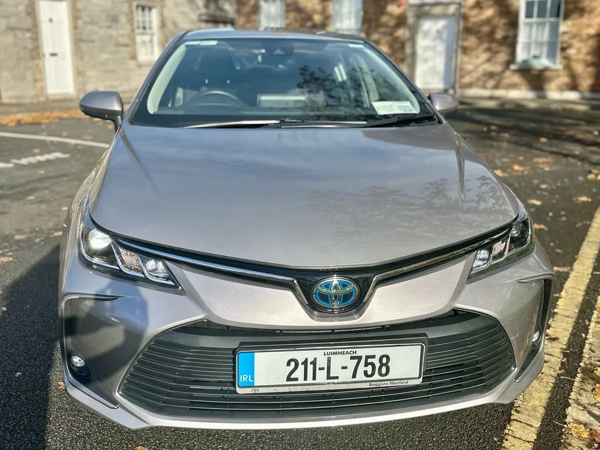 Toyota Corolla Hybrid LUNA Saloon 2021 - Image 3