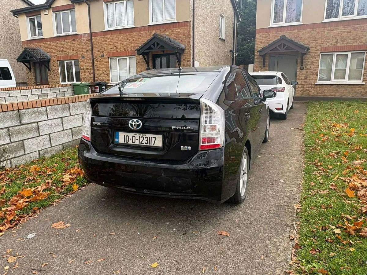 2010 Toyota prius hybrid - Image 2