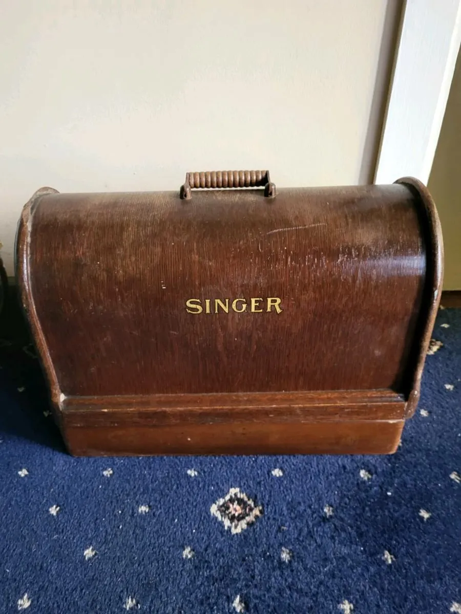 Singer Sewing Machine - Image 1