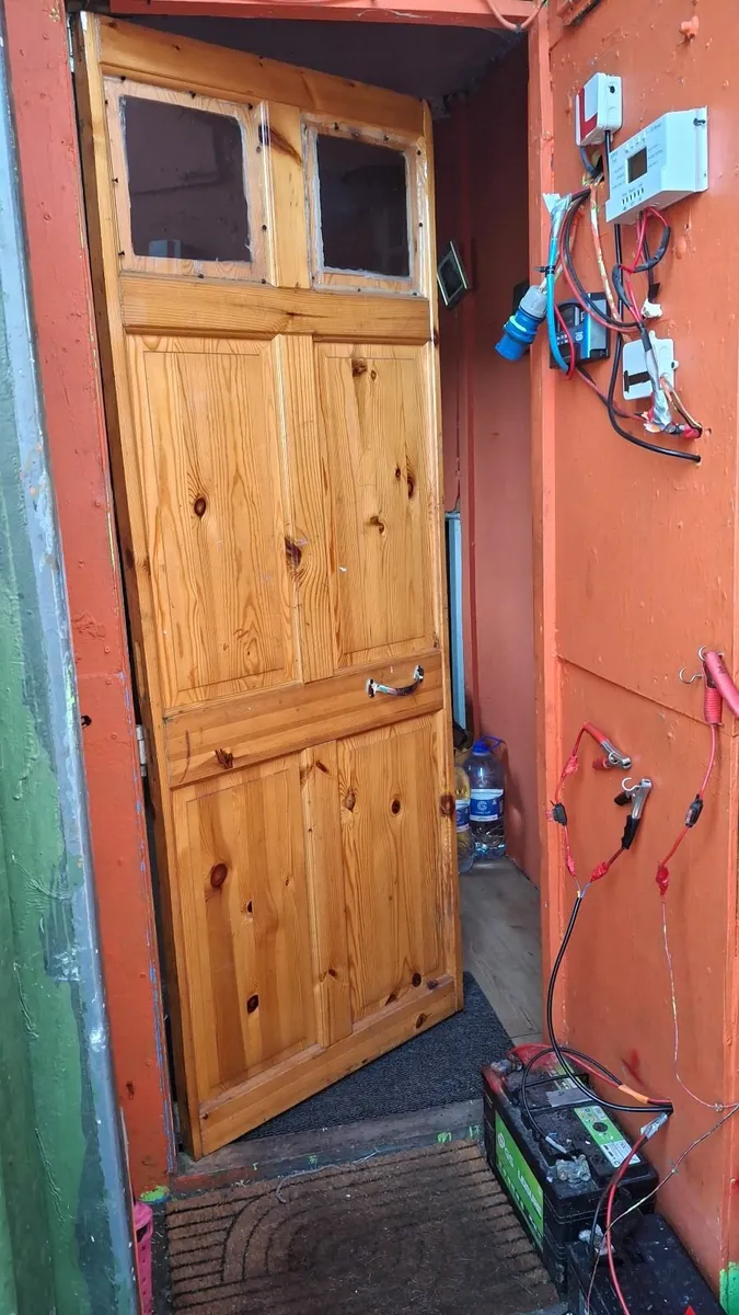 Converted shipping container - Image 4