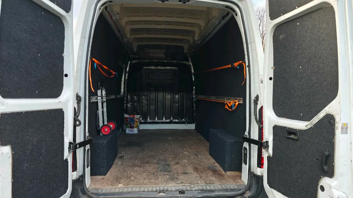 Man with a van - Image 2