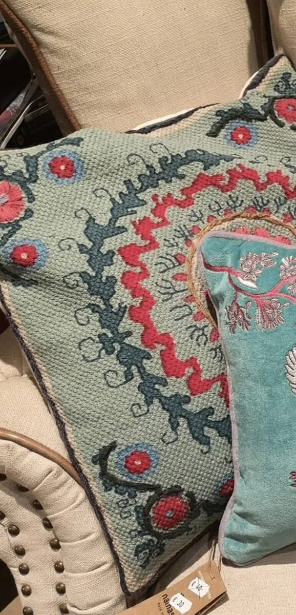 **Brand New* Stunning Needlepoint Cushions x 2 - Image 3