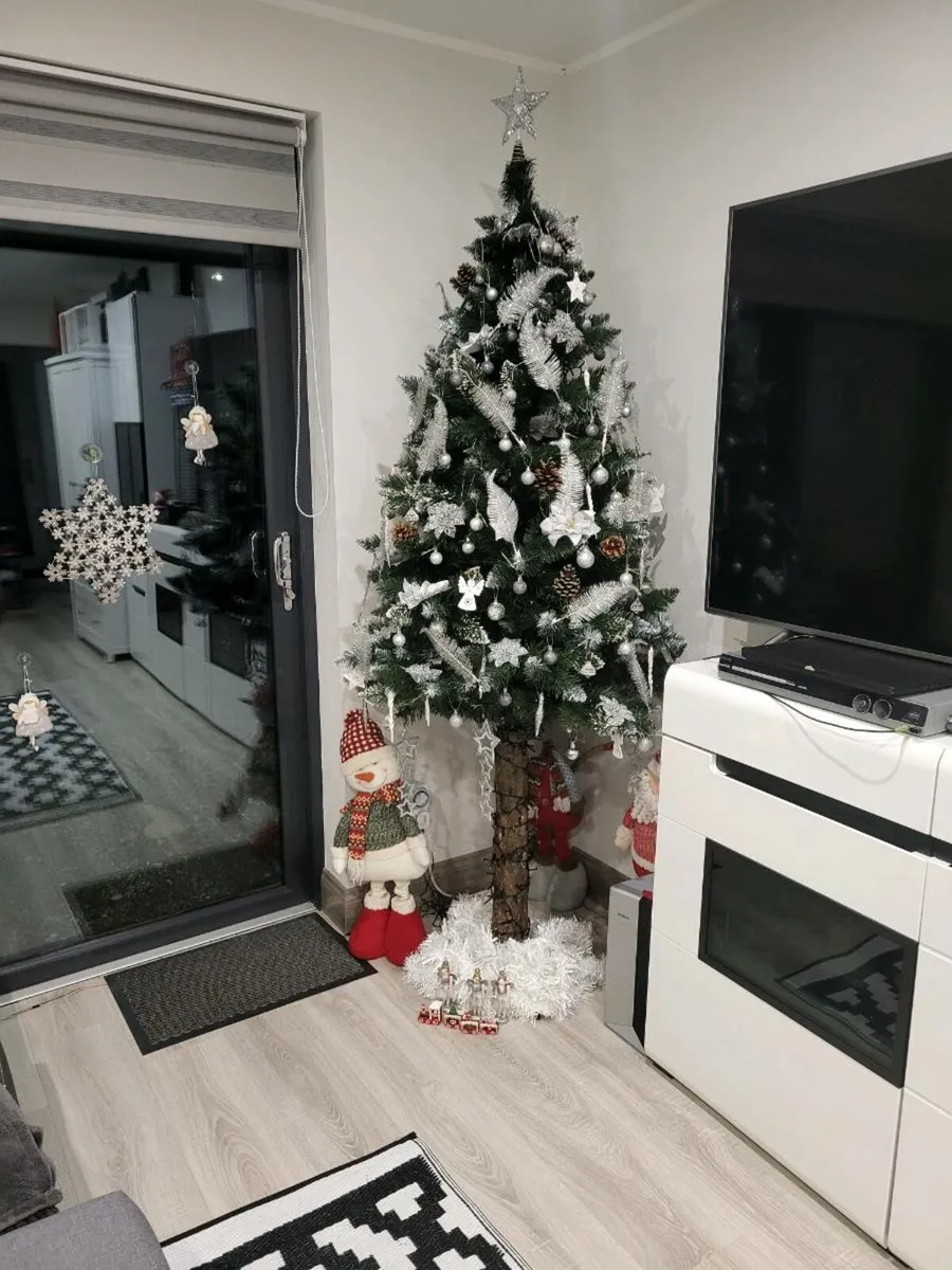 Brand new Christmas trees on a REAL PINE trunk - Image 2