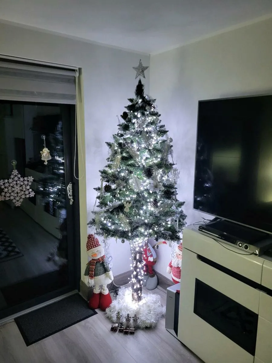 Brand new Christmas trees on a REAL PINE trunk - Image 3