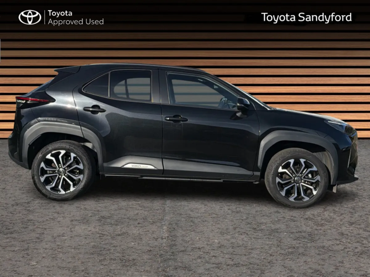 Toyota Yaris Cross LUNA SPORT // REAR CAMERA // SM - Image 3
