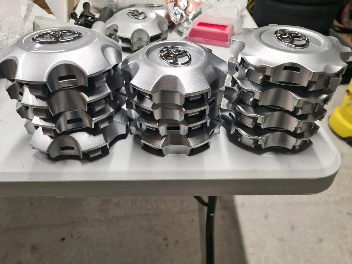 Landcruiser Center Caps - Image 1