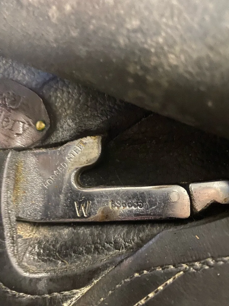 WIDE 17-17.5” black leather saddle - Image 4