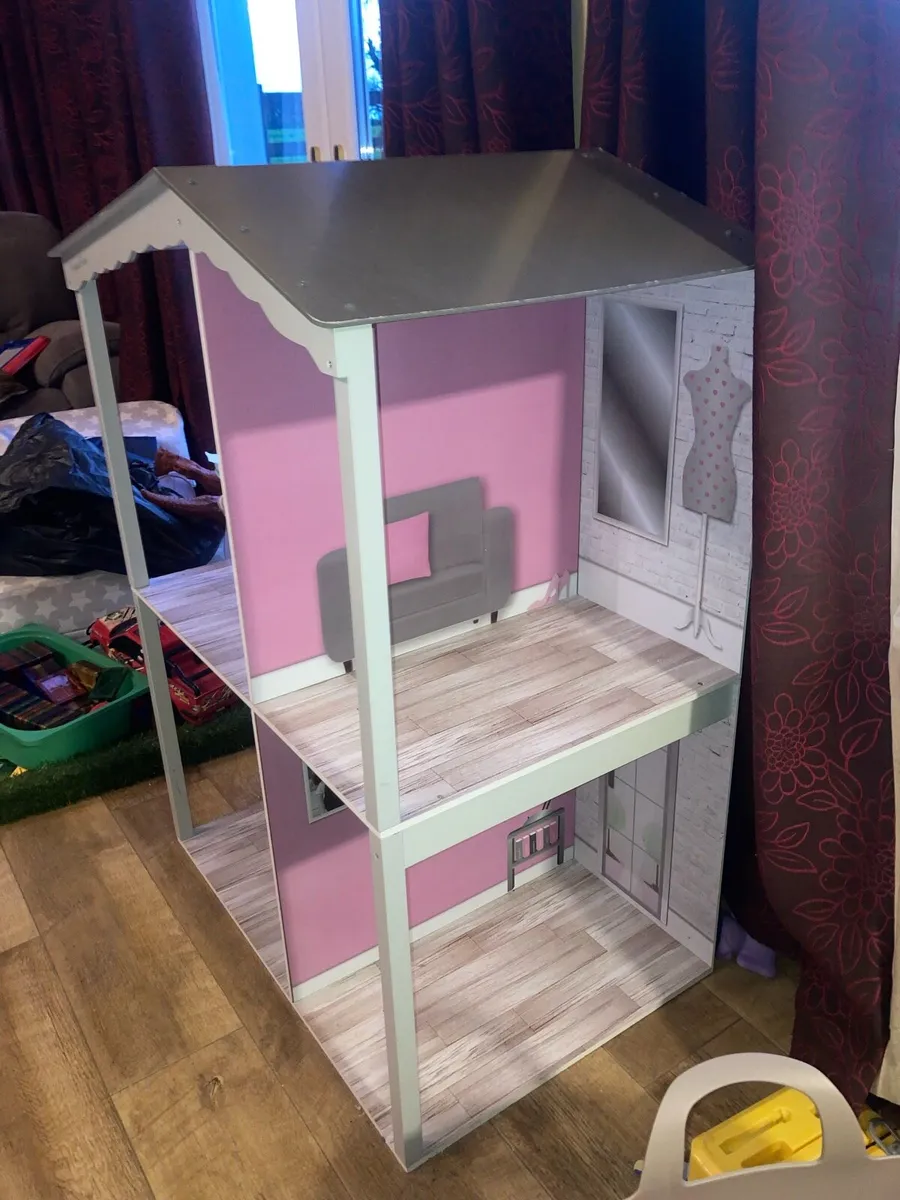 Large doll house - Image 2
