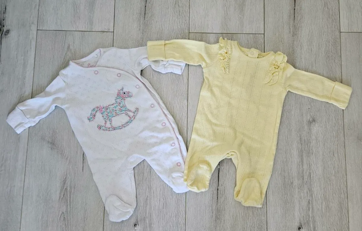 Baby girl clothes bundle up to 1 month - Image 1