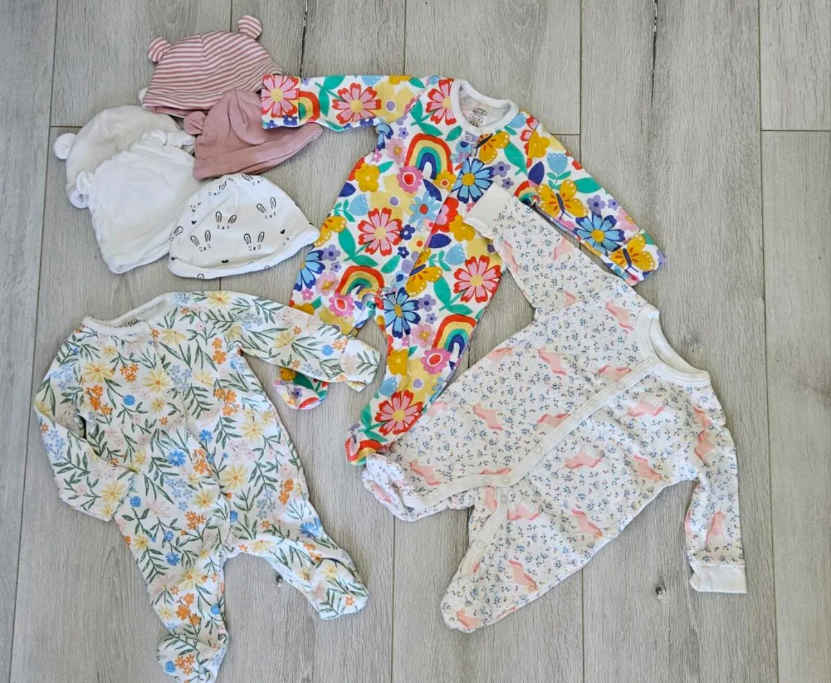 Baby girl clothes bundle up to 1 month - Image 3
