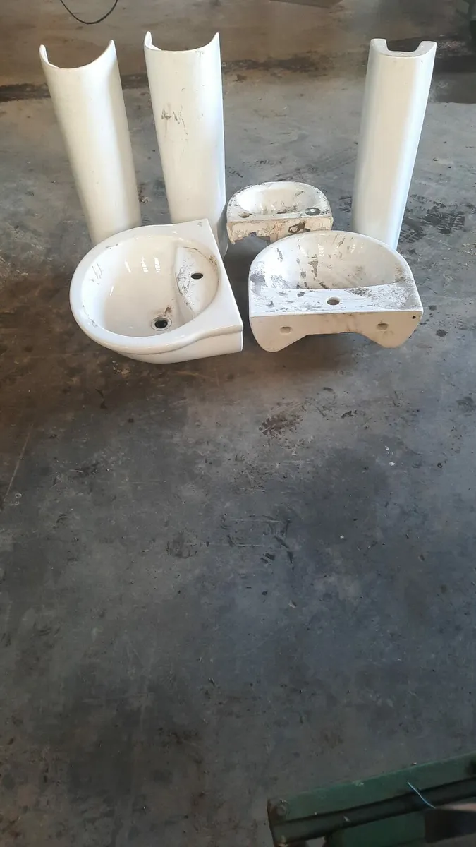 Sinks x 3..+ pedestals--2 x big 1x small - Image 1